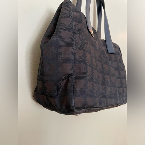 Authentic Chanel Tote 🖤 - Picture 2 of 13